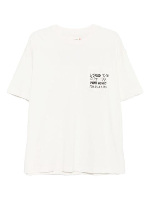 chest-pocket graphic-print t-shirt