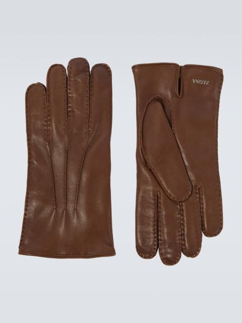 Leather gloves