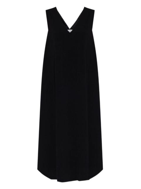 V-neck sleeveless dress