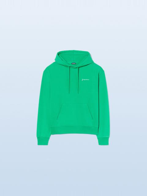 Le sweatshirt brodé