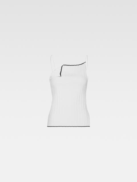 Le haut maille plissé