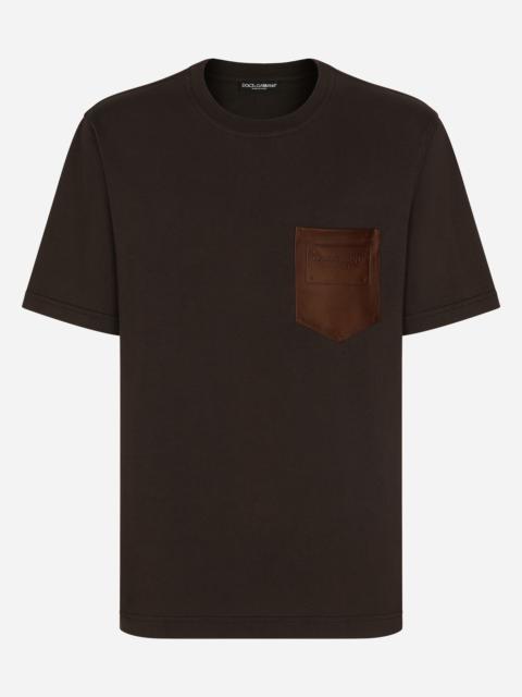 Cotton T-shirt with leather breast pocket and logo