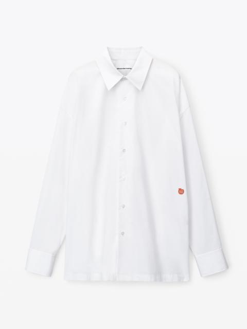 button up boyfriend shirt in compact cotton with apple logo patch