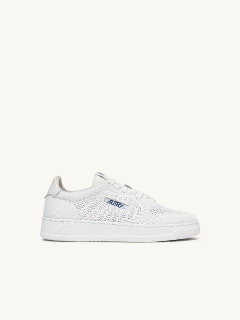 MEDALIST EASEKNIT LOW SNEAKERS IN WHITE KNIT
