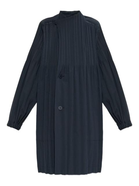 Smooth pleated coat