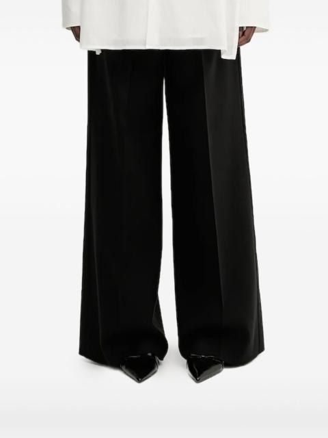 pleated  trousers