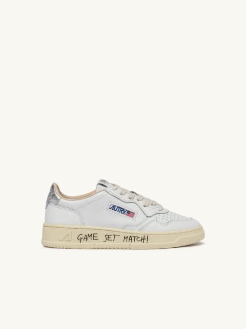 MEDALIST LOW SNEAKERS IN WHITE AND SILVER LEATHER WITH LETTERING