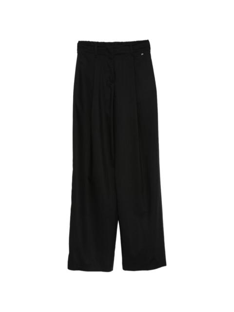 pleated trousers