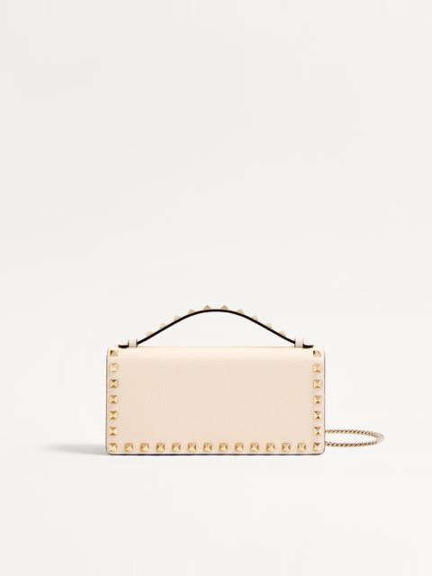 ROCKSTUD WALLET WITH CHAIN IN GRAINY CALFSKIN
