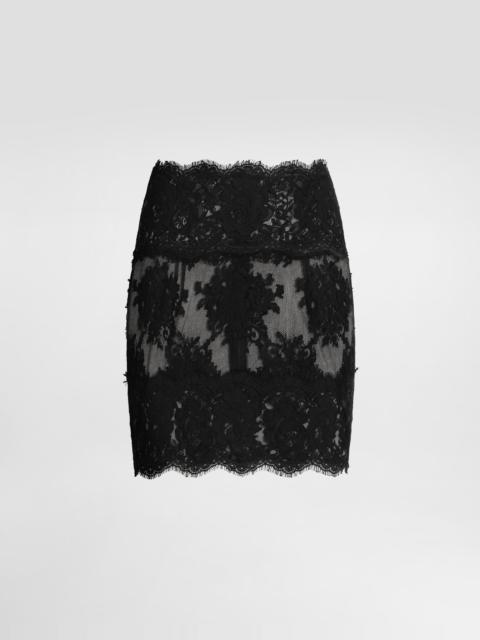 Short skirt in chantilly lace