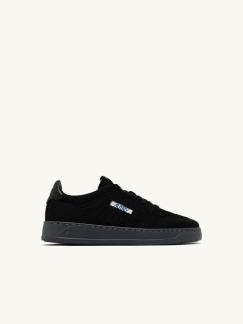 MEDALIST EASEKNIT LOW SNEAKERS IN BLACK KNIT