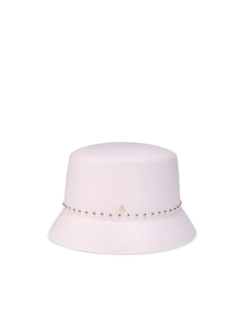 Lila hat