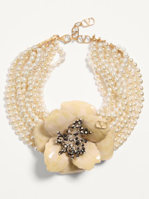 FLEUR LUMINEUSE NECKLACE IN METAL, ENAMEL, PEARLS AND FABRIC