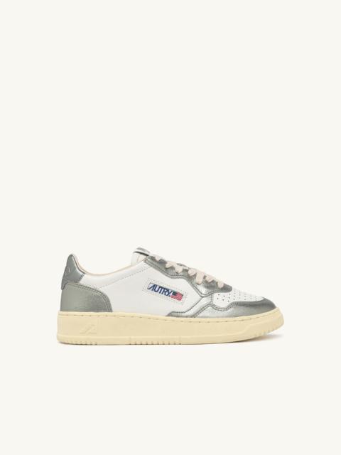 MEDALIST LOW BICOLOR SNEAKERS IN WHITE AND STEEL LEATHER