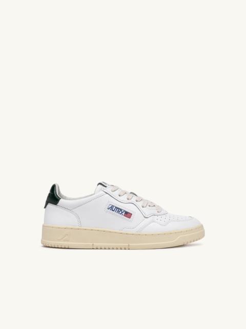 MEDALIST LOW SNEAKERS IN LEATHER AND MOUNTAIN WHITE