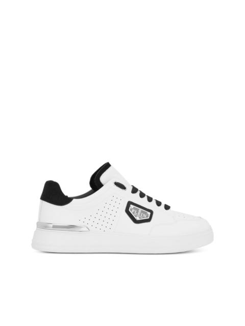 triangle-plaque low-top sneakers