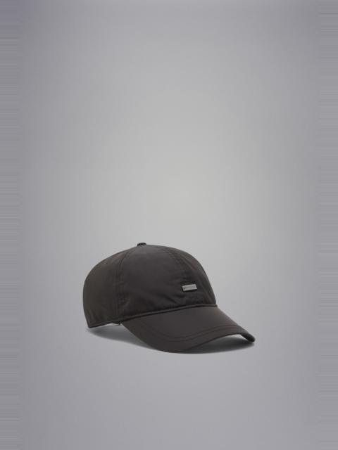 BASEBALL CAP WITH METAL PLATE