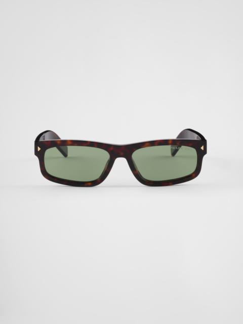 Sunglasses with the iconic metal plaque