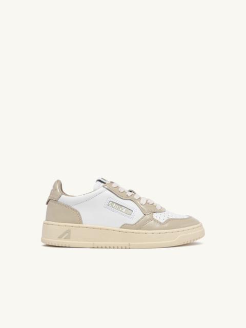 MEDALIST LOW SNEAKERS IN WHITE AND TIDAL FOAM LEATHER