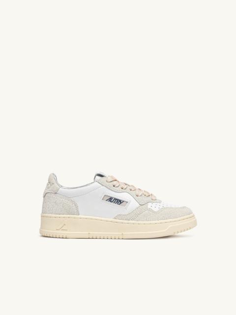 MEDALIST LOW SNEAKERS IN WHITE AND GLITTER LEATHER