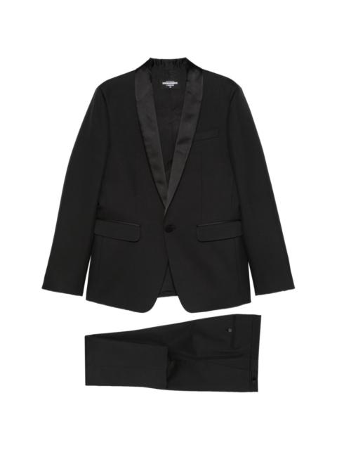 lapel single-breasted suit