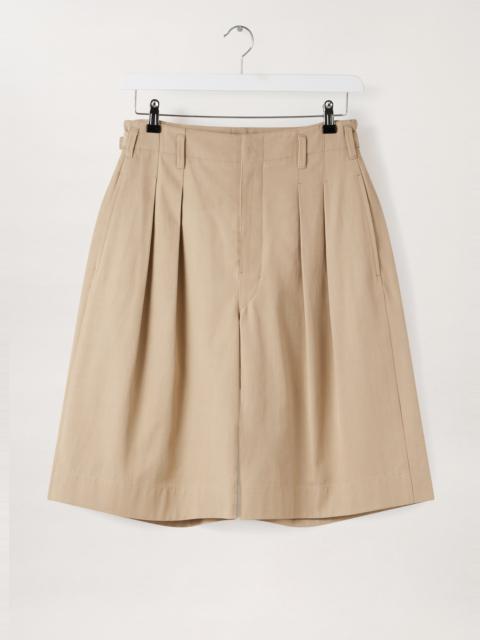 PLEATED BERMUDA SHORTS
VISCOSE COTTON