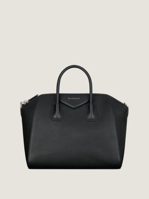 MEDIUM ANTIGONA BAG IN GRAINED LEATHER