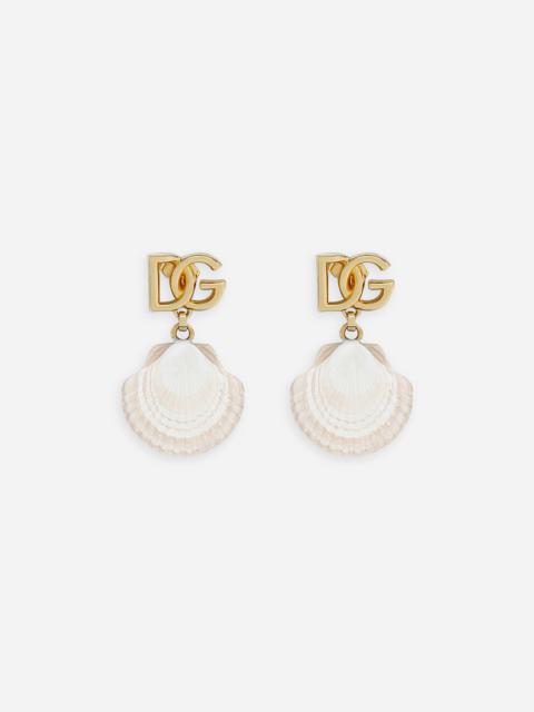 Earrings with DG logo and shell