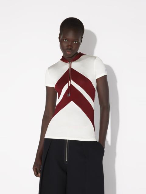 THE WHITE T-SHIRT WITH CHEVRONS