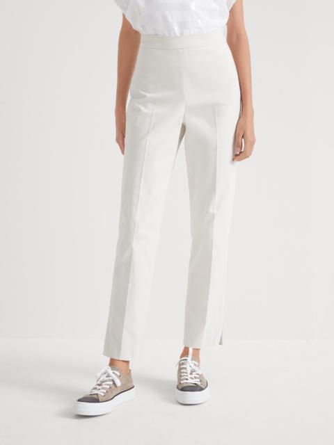 Stretch twisted cotton twill Capri pants with monili