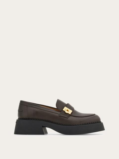 Hug buckle chunky loafer