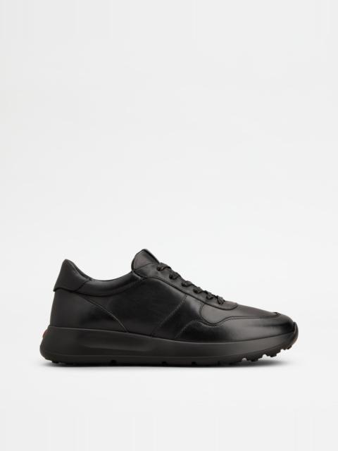 RED DOT SNEAKERS IN LEATHER - BLACK