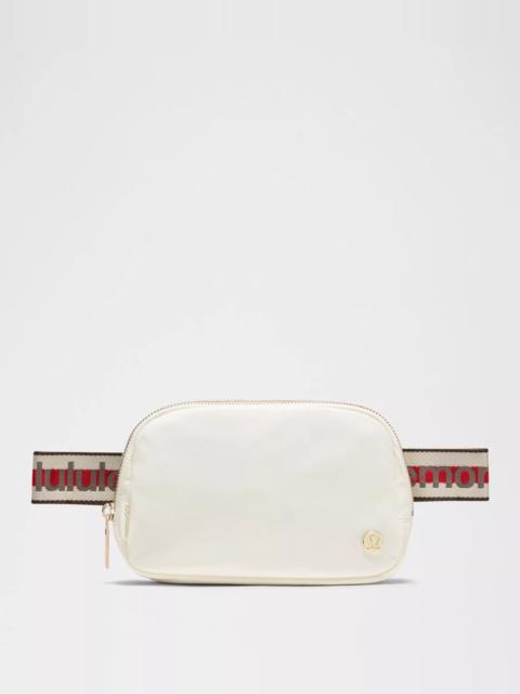 Everywhere Belt Bag 1L *Striped Wordmark