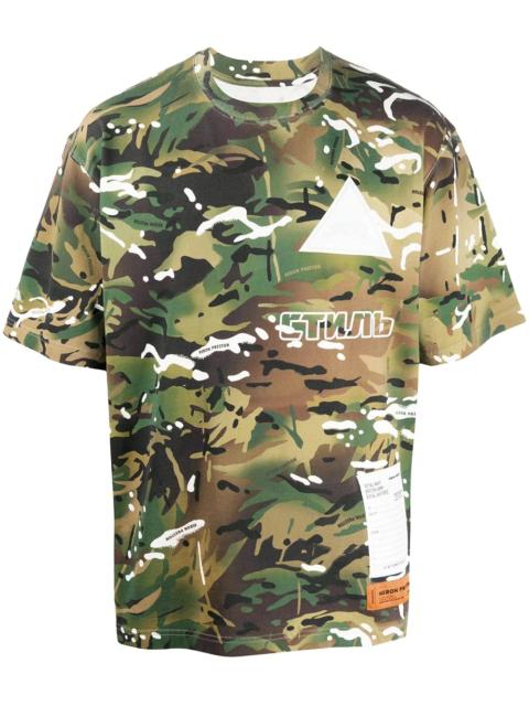 camouflage print T-shirt