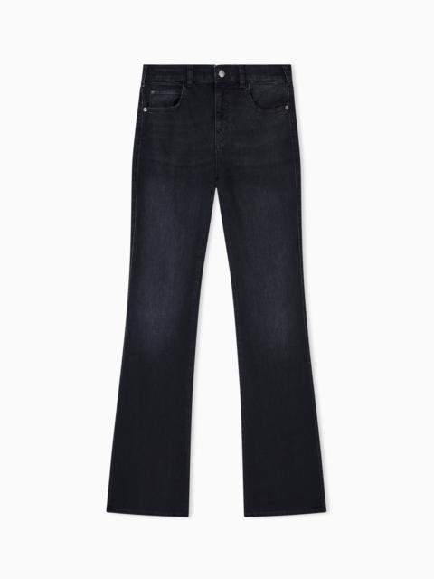J47 MID-HIGH RISE JEANS WITH A FLARED LEG IN A WORN-LOOK STRETCH DENIM