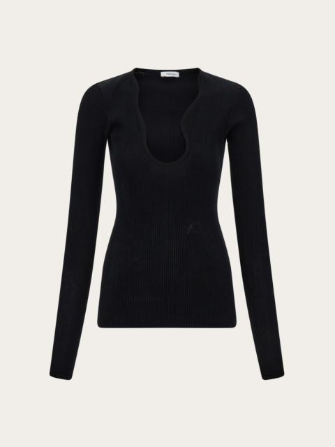 Top with rippled neckline