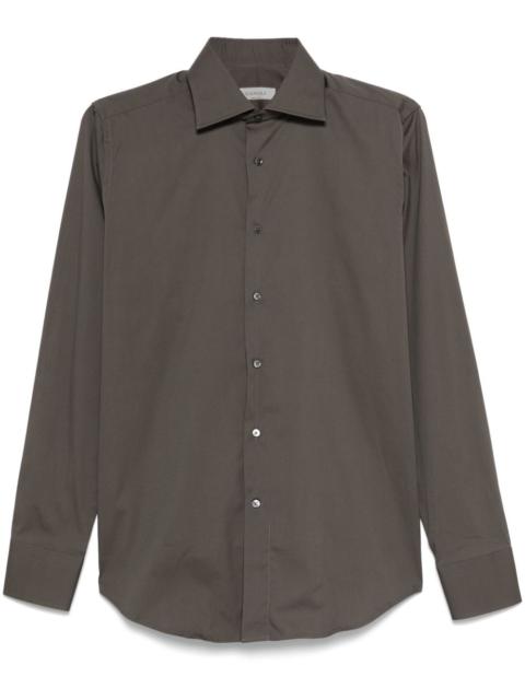 cut-away collar shirt