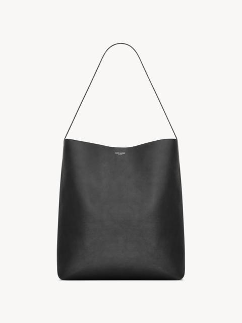 BOLD HOBO BAG IN LEATHER