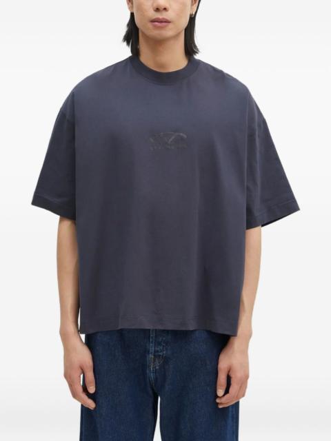 logo-embroidered T-shirt