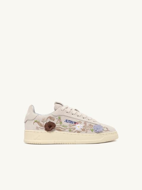 DALLAS LOW 'FLORAL' SNEAKERS IN WHITE SUEDE