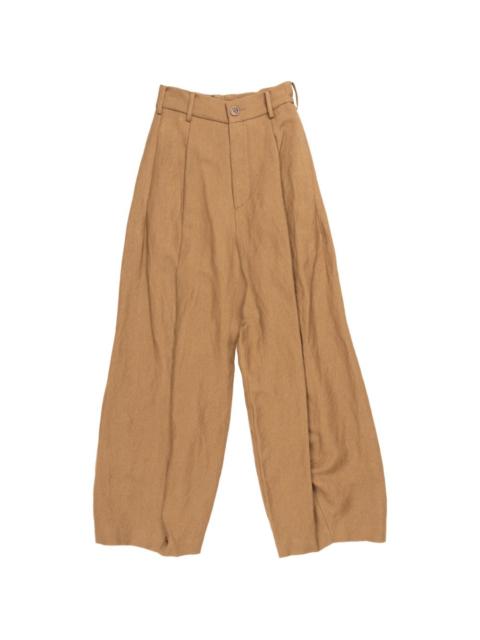 pleated trousers