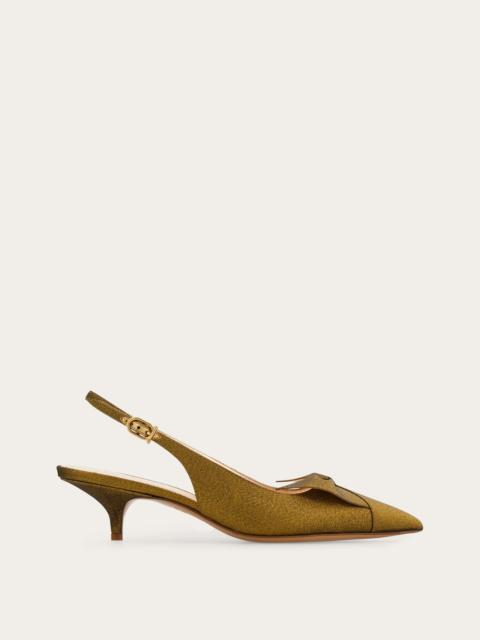 Bow slingback pump