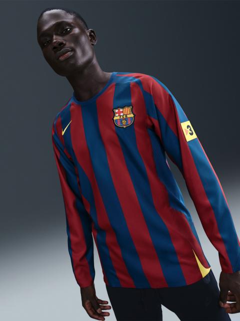 ウェア Nike Barcelona 05/06 Ronaldinho Replica Nike Ronaldinho FC Barcelona 2005/06 Reissue Men's Nike Soccer