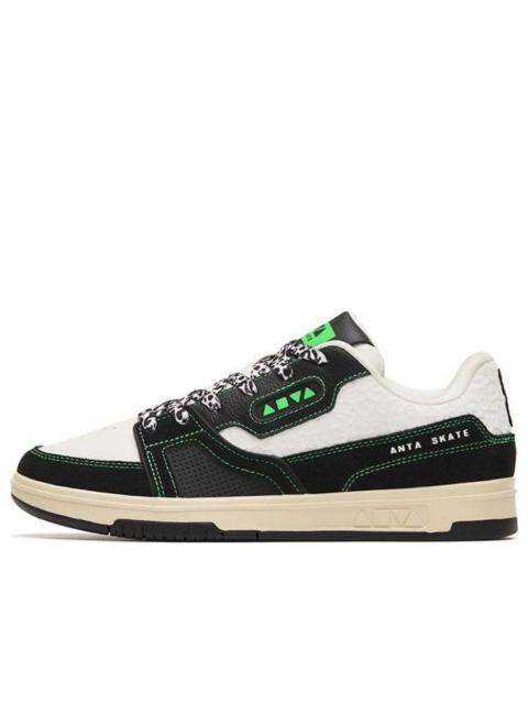 (WMNS) ANTA A-Shock Low 'Black White Green' 122248090S-1