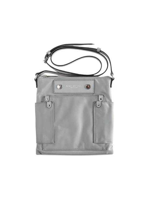 zip-fastening shoulder bag