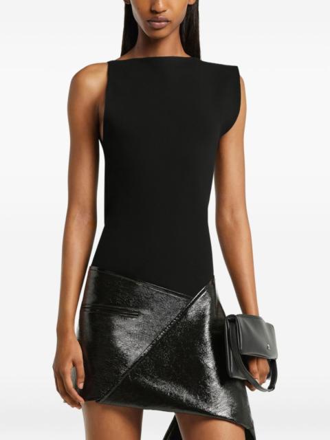 oblique interlock top