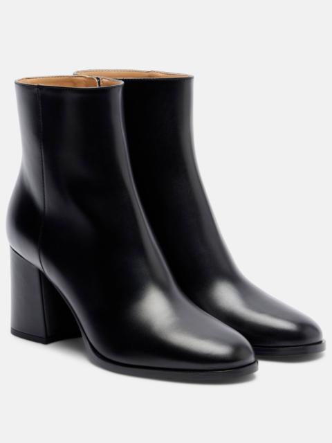 VLogo leather ankle boots