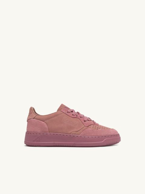 MEDALIST LOW SNEAKERS IN ASH ROSE NUBUCK LEATHER AND SUEDE