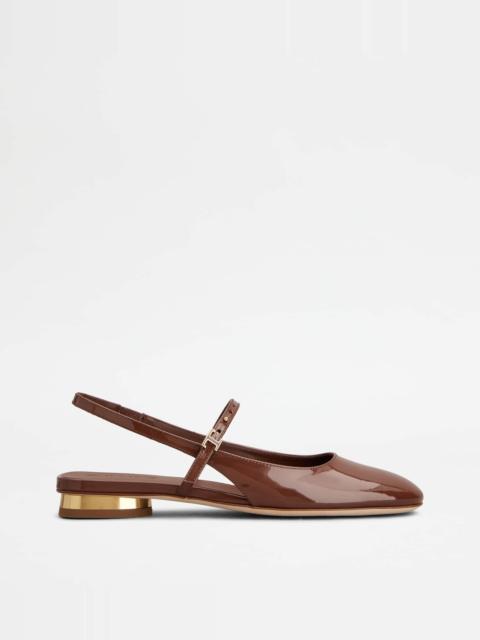 MARY JANES INN PATENT LEATHER - BROWN