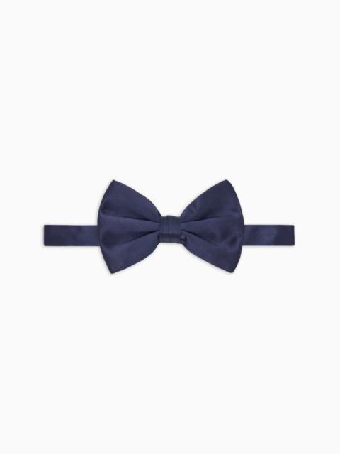 Large, pure silk knotted bow tie